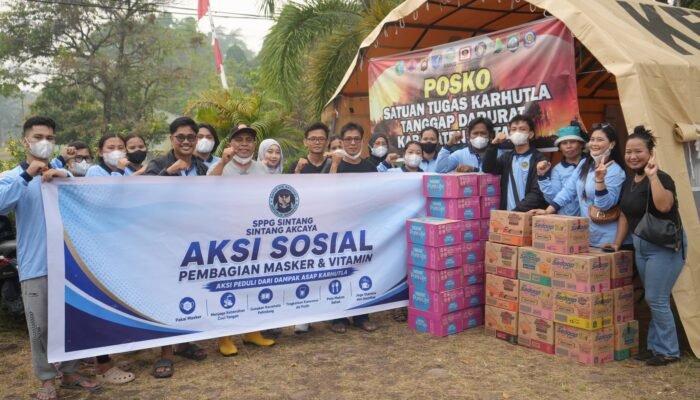 Ditengah Kabut Asap, SPPG Akcaya Sintang Salurkan Masker, Vitamin dan Makanan