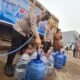 Kapolsek Pontianak Timur Bagikan Air Bersih Gratis Untuk Ratusan Santri di Pontianak
