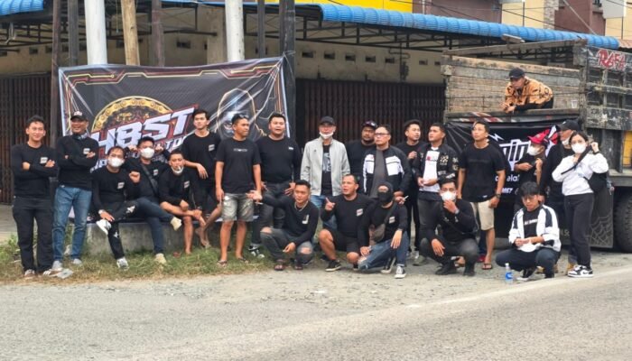 Komunitas Motor Bagikan 1.600 Masker Kepada Pengguna Jalan di Pemangkat