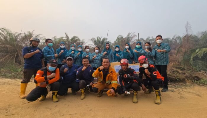 BPBD Melawi dan MDMC Sisir Bekas Kebakaran, Bara Api Diwaspadai Kembali Menyala