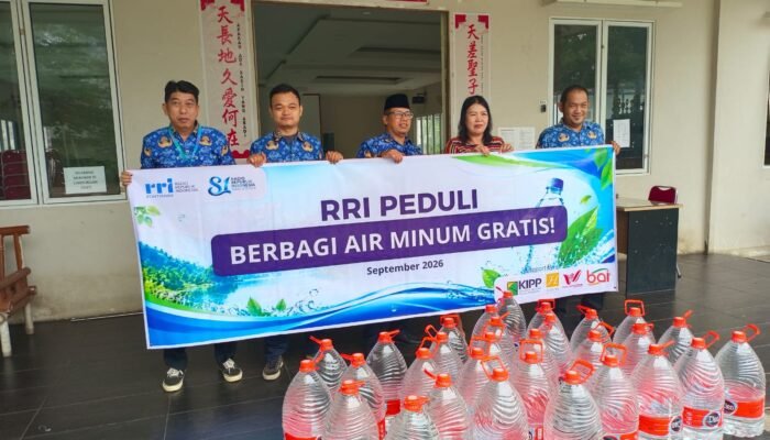 Akui Kekurangan Air, Panti Kasih Bapa Terima Air Bersih Gratis dari RRI