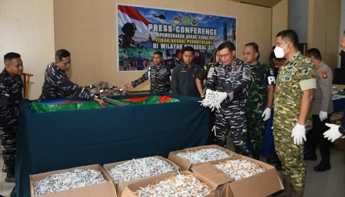 TNI AL Musnahkan Rokok Ilegal 1 Juta Batang di Pontianak, Potensi Kerugian Negara Rp1,4 Miliar