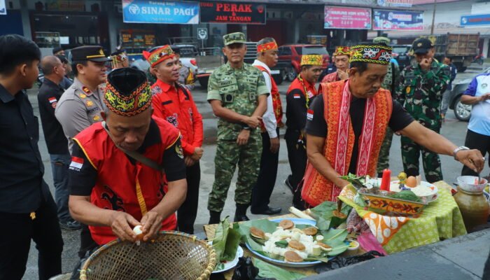 Memohon Hujan dan Keselamatan, DAD Ngabang Gelar Ritual Adat Bapinta Ka’ Jubata