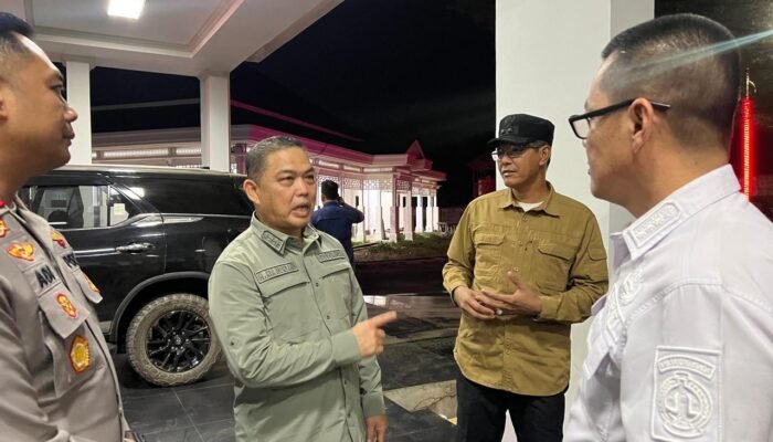 Gubernur Norsan Turun Langsung Cek Karhutla Bukit Peramas
