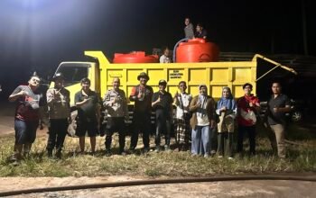 Relawan Gabungan Salurkan Air Bersih untuk Warga Terdampak Kekeringan di Jongkat