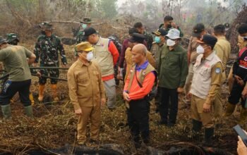 Norsan Turun ke Lokasi Karhutla, Bawa Bantuan Air Bersih untuk Warga