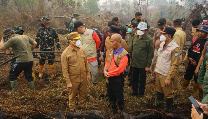Norsan Turun ke Lokasi Karhutla, Bawa Bantuan Air Bersih untuk Warga