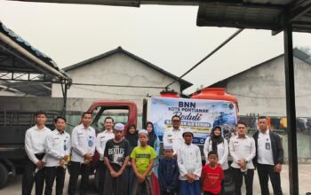 Kemarau Panjang, BNN Pontianak Salurkan Air Bersih untuk Santri Pondok Pesantren Ar-Ridho