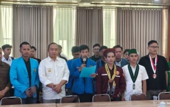 Bupati Ketapang Temui Mahasiswa Demo yang Tuntut Transparansi Banpres Karhutla Rp 20 Miliar dan Atasi Antrean BBM