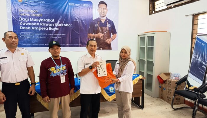 BNNP Kalbar Bekali Warga Ampera Raya Keterampilan Cukur Rambut, Dorong Kemandirian Ekonomi di Kawasan Rawan Narkoba