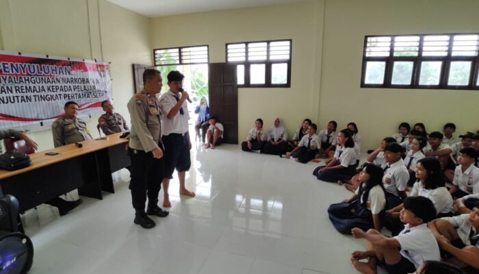 Cegah Narkoba dan Perundungan, Polres Landak Edukasi Pelajar SMPN 6 Jelimpo