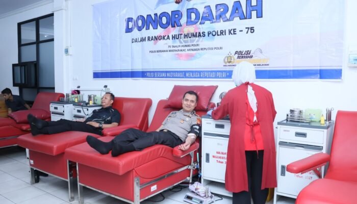 Hari Jadi ke-75 Humas Polri, Bidhumas Polda Kalbar Ajak Personel Berbagi Lewat Donor Darah