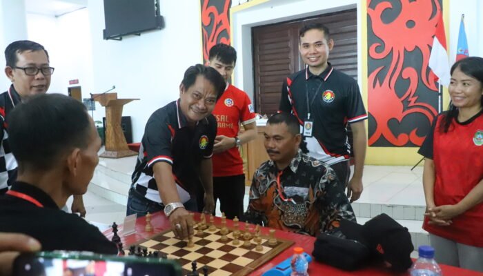 Puluhan Pelajar hingga Umum Ikuti Kejuaraan Catur di Kabupaten Landak