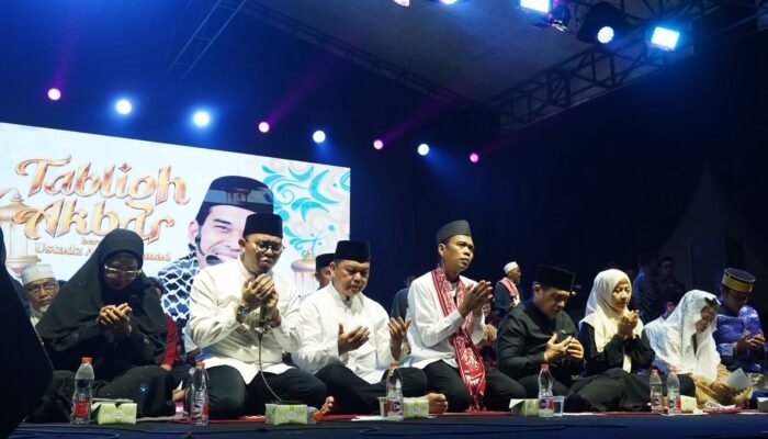 UAS dan Norsan Satukan Ribuan Warga dalam Tabligh Akbar di Singkawang