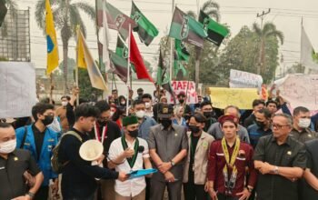 Mahasiswa Geruduk DPRD Ketapang, Desak Buka Penggunaan Banpres Rp 20 Miliar untuk Karhutla