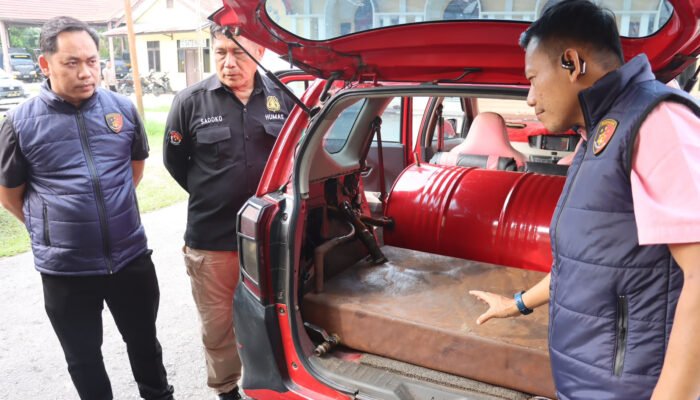 Polres Sambas Bongkar Dua Kasus BBM Subsidi, Temukan Tangki Siluman dan Amankan Dua Tersangka